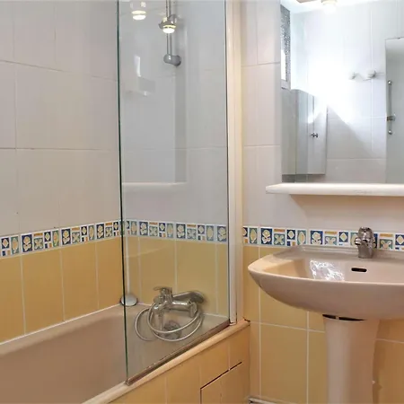 Apartment Cosy A 1850 : 2 Pieces, Coin Montagne, 6 Couchages, Aux Pieds, Terrasse Sud - Fr-1-330-125