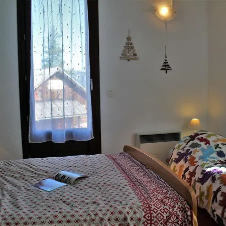 Cosy A 1850 : 2 Pieces, Coin Montagne, 6 Couchages, Aux Pieds, Terrasse Sud - Fr-1-330-125 Risoul